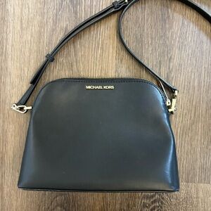 Michael Kors Jet Set Travel Medium Leather Dome Crossbody Bag Black Gold EUC